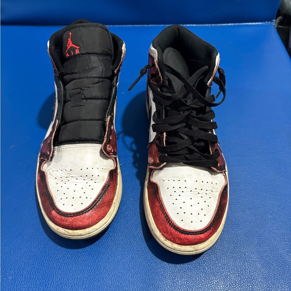 Nike Men's Black and Red Air Jordans High Tops